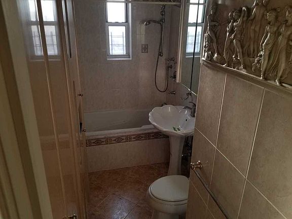 5th image of 6435 Yellowstone Blvd APT 4M