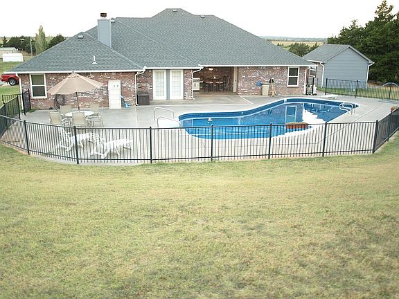 16x35 pool w/privacy