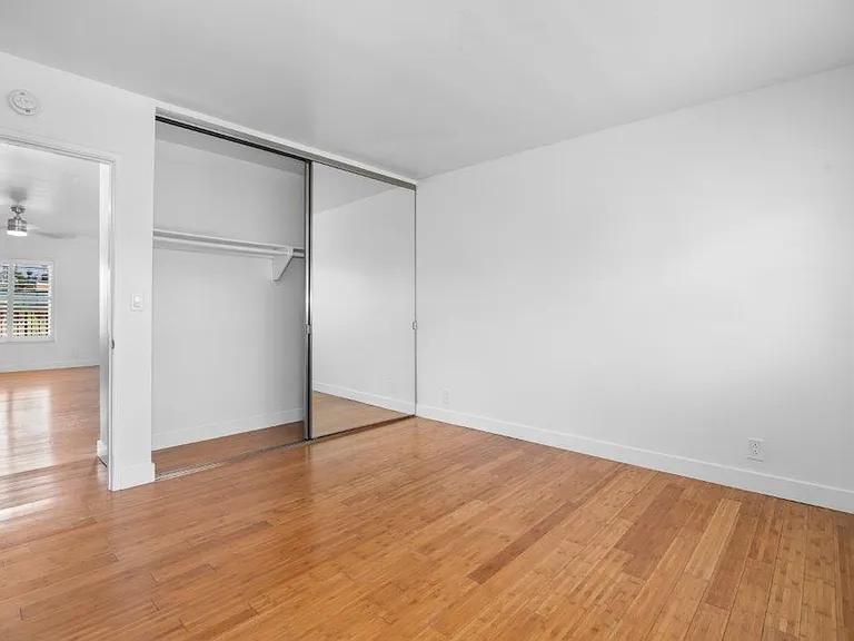 Sierra Seaside Flats $ 3295 ...1 Block To Beach....Top Floor Views — Photo 31