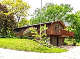 831 5th St NE, Rochester, MN 55906