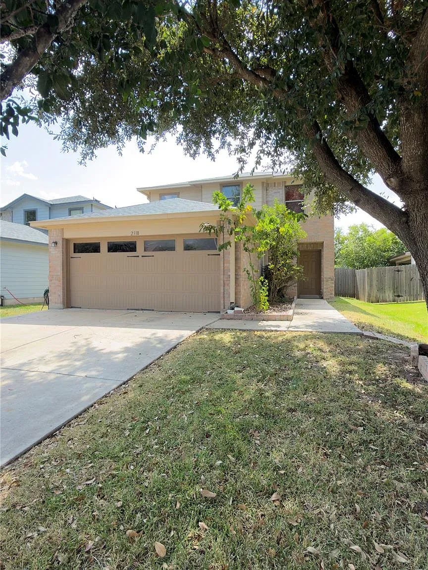 3 bed, 2.5 bath, 1845 sqft, $2,050 — Photo 2