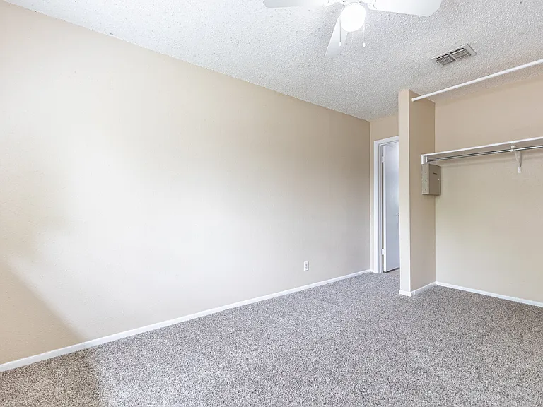 9643 Bratton Dr — Photo 24