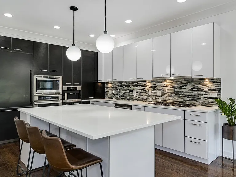 1424 W Walton St #2 — Photo 4