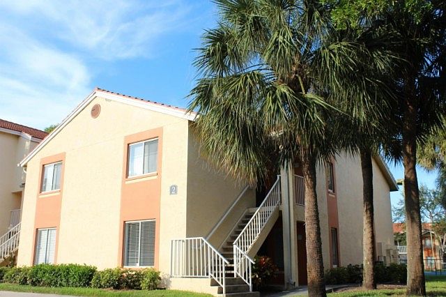 1st image of 1040 The Pointe Dr