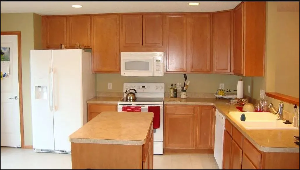 2 bed, 1.5 bath, 1810 sqft, $2,200 — Photo 2