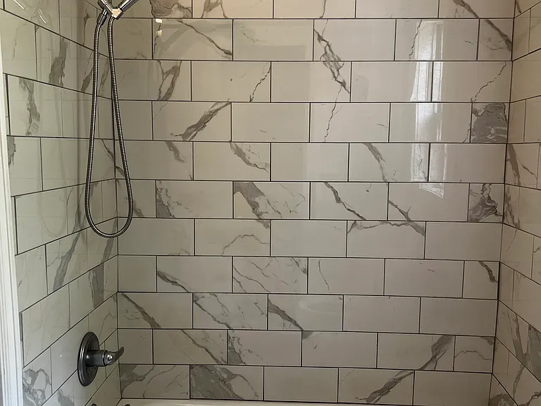 206 E College St — Photo 12