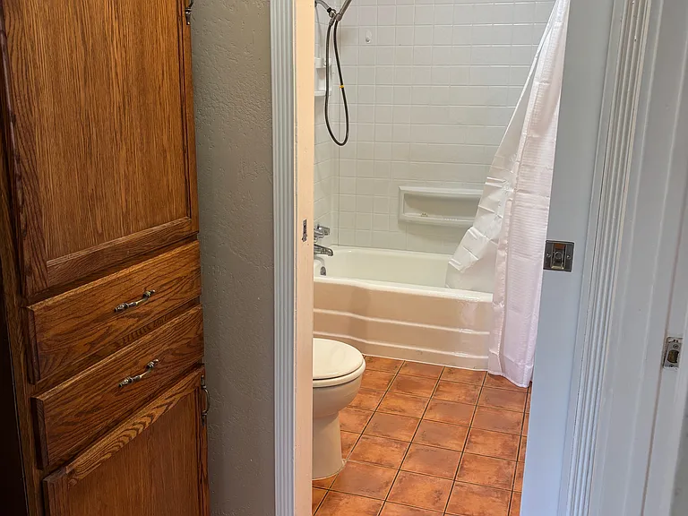 4368 Lewis Ave — Photo 9