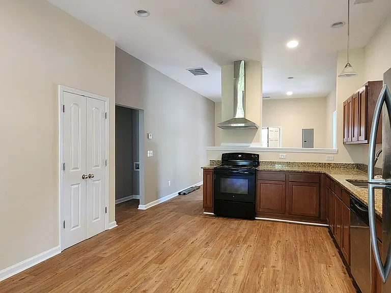 1735 Bolton Rd NW — Photo 7