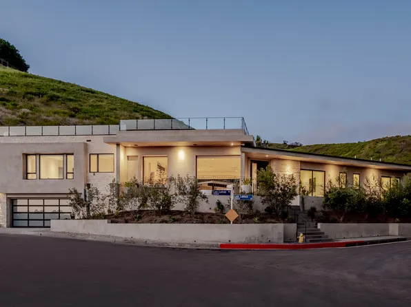 1205 Las Lomas Pl, Pacific Palisades, CA 90272