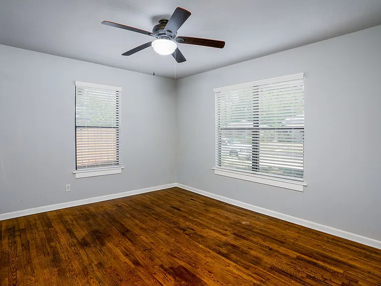 1403 Center St — Photo 15