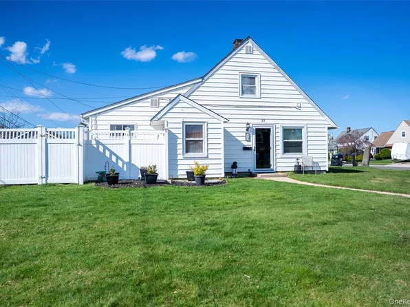 23 Bent Lane, Levittown, NY 11756