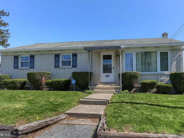 5 E Market St, Myerstown, PA 17067
