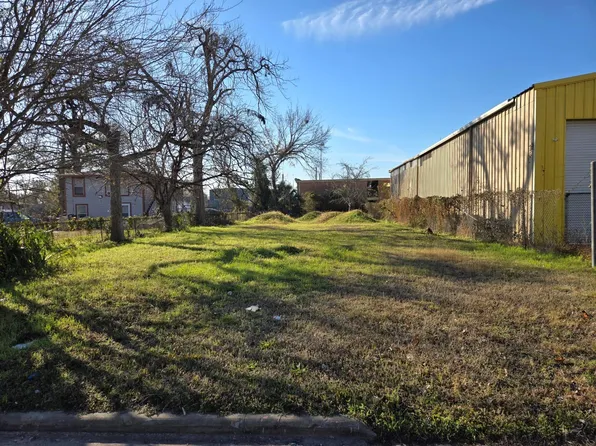 405 Eichwurzel Ln, Houston, TX 77009