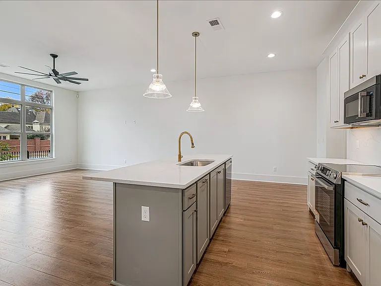 5472 Park Ave — Photo 8