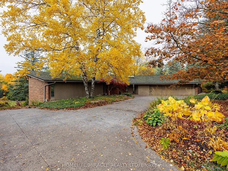 11 Champlain Cres — Photo 9