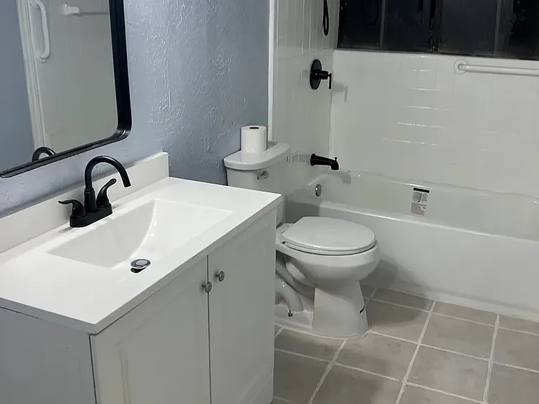 456 NE Colvin Ave — Photo 3