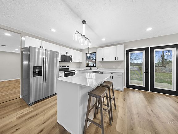 3rd image of 130 Amby Ln