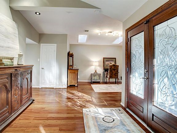 3rd image of 10118 Holly Springs Dr