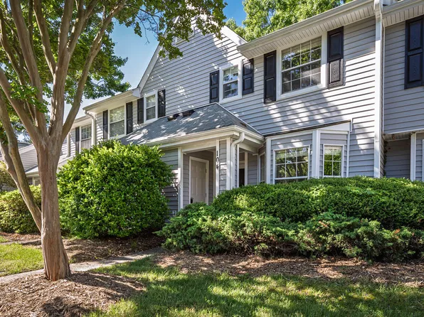 104 Sir Richard Ln, Chapel Hill, NC 27517