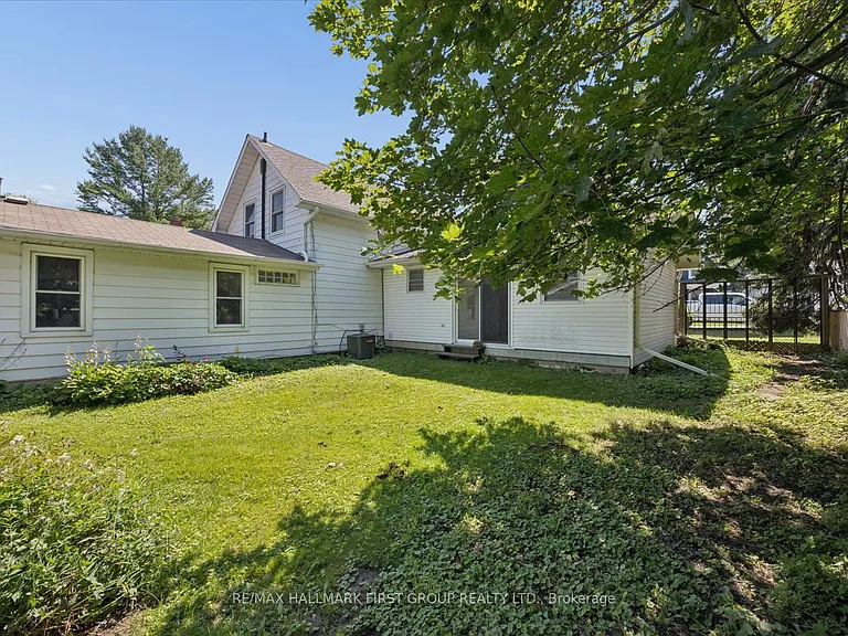211 Casimir St — Photo 15