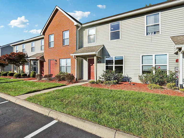 Fox Pointe Apartments — Photo 21
