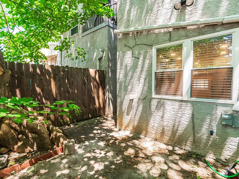 2208 Montrose St — Photo 9