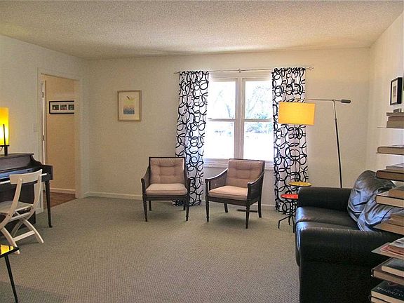 4th image of 908 S Rainier Ct