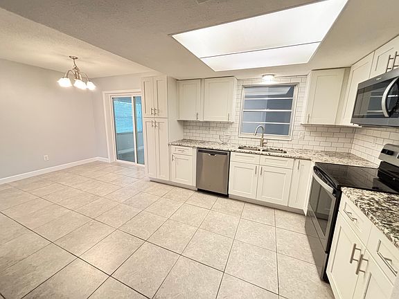 2nd image of 1091 Wexford Way