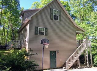 99 Blossom Rdg, Leicester, NC 28748