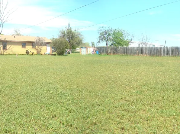 309 E Emerald Ave, Iowa Park, TX 76367