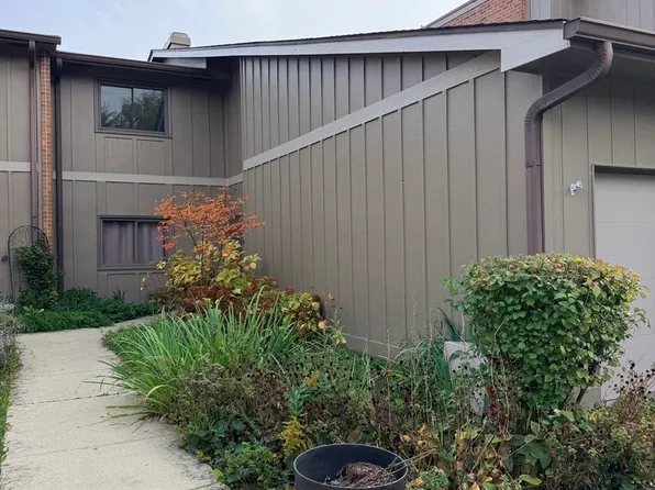 2S405 Emerald Green Dr Unit C, Warrenville, IL 60555