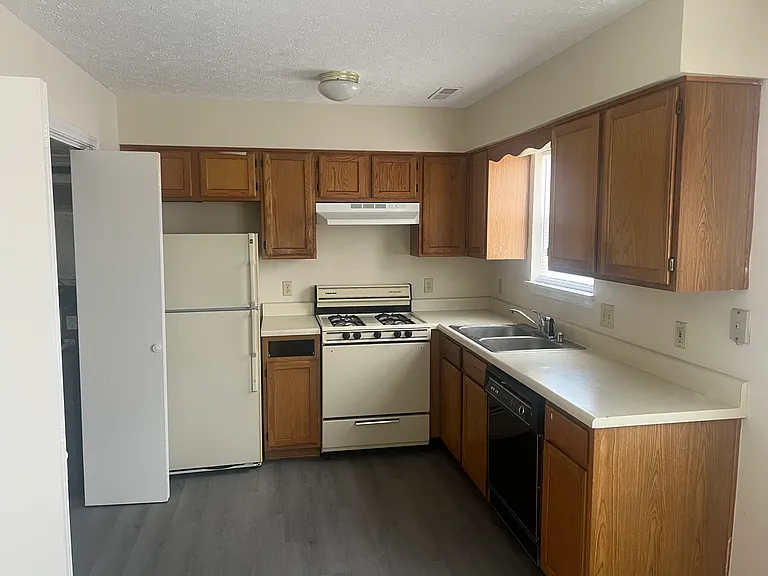 3260 Spring Hollow Ave #5 — Photo 15