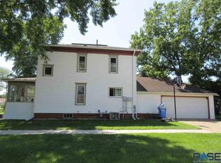 507 NW 3rd St, Madison, SD 57042