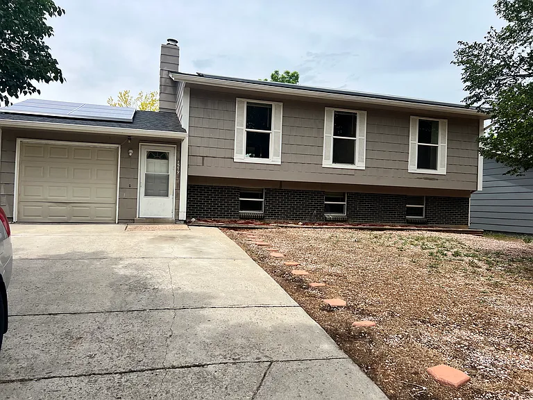 1579 S Salida Way — Photo 1