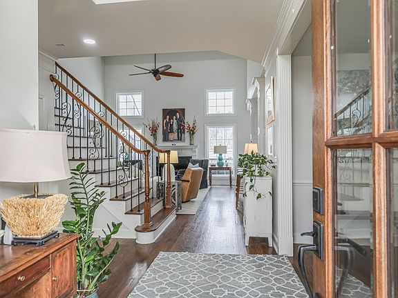 3rd image of 206 Gardenridge Dr