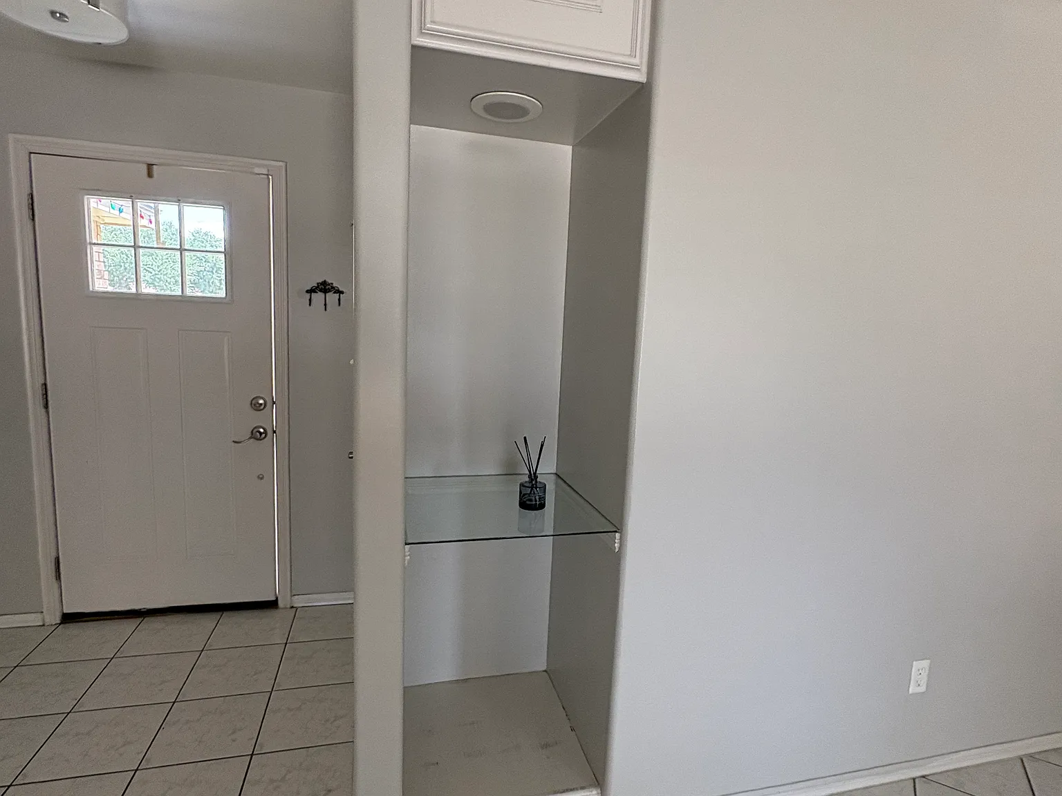 3 bed, 1896 sqft, $1,700 — Photo 3