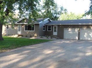 312 S 6th Ave, Brandon, SD 57005