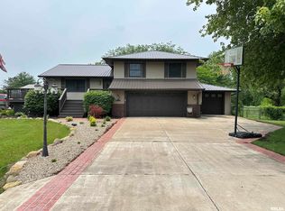 217 Falcon Dr, Green Valley, IL