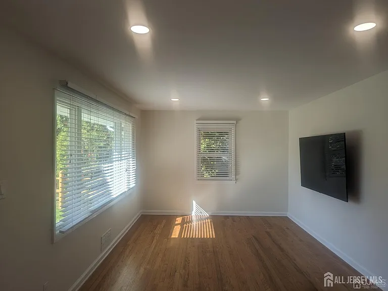 6 Hillside Ave — Photo 8