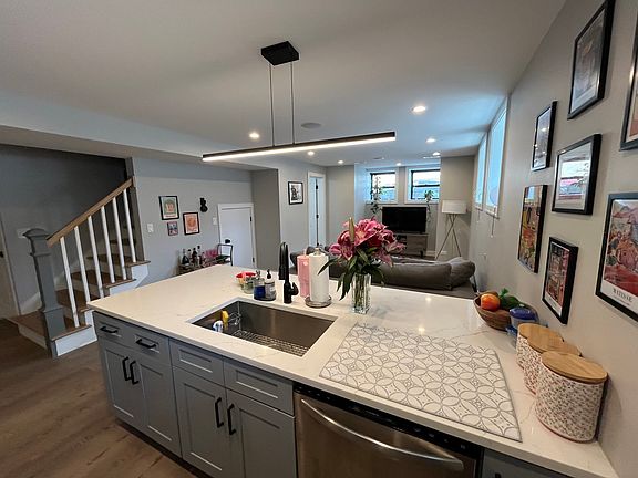 4th image of 1101 W Cornelia Ave #B
