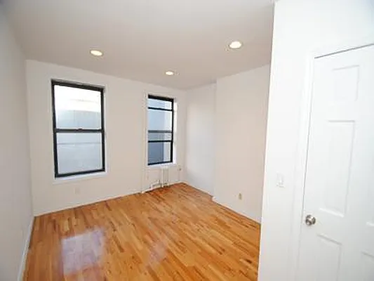 Rented by Buchbinder & Warren | media 12