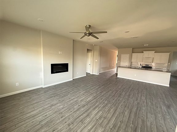 4th image of 430 Ardsley Ln