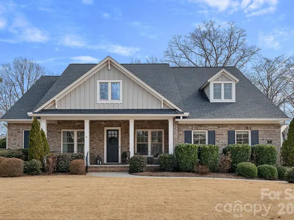 711 Mendenhall Ct, Fort Mill, SC 29715