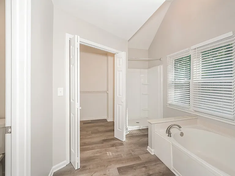 2570 Broadmoor Ct — Photo 12