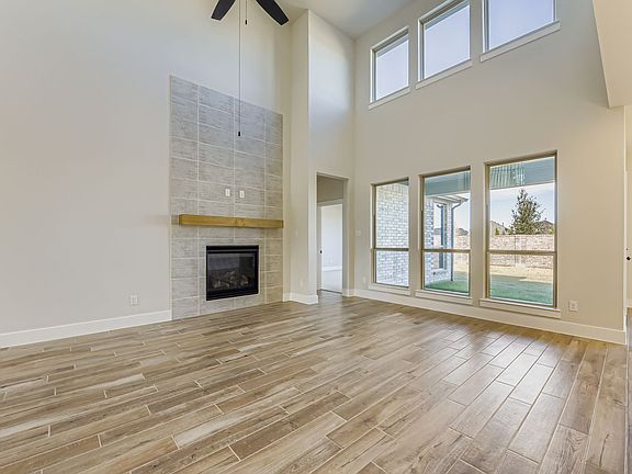 1612 Gimlet - Living Area