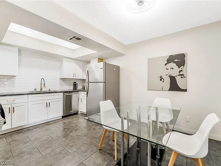 5576 W Rochelle Ave #43C — Photo 9