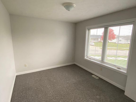 4th image of 1202 Cranberry Ct