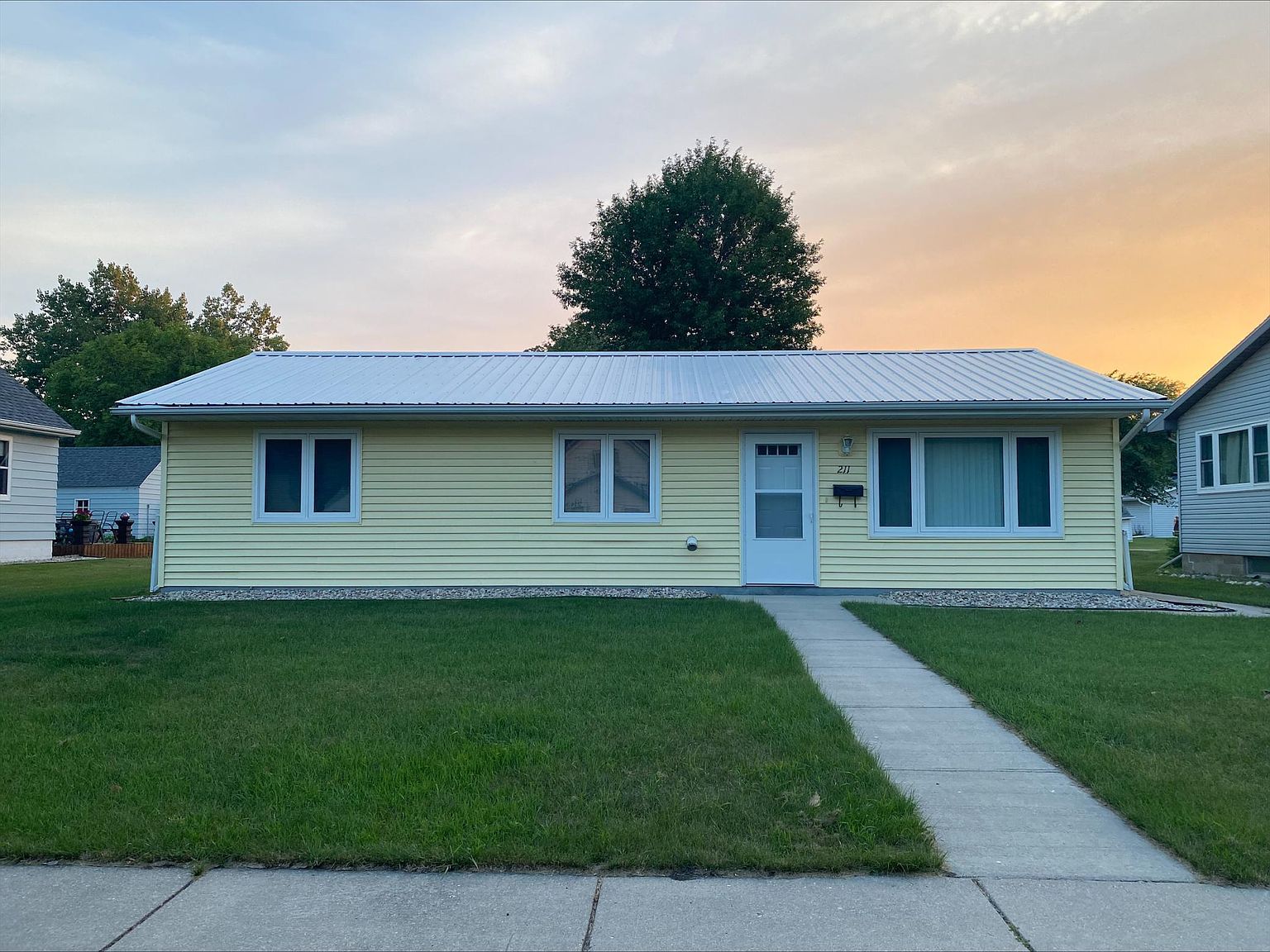 211 Tindolph Ave S, Thief River Falls, MN 56701 Zillow