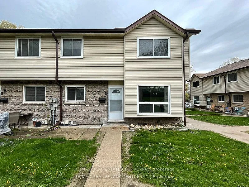 453 Albert St #16