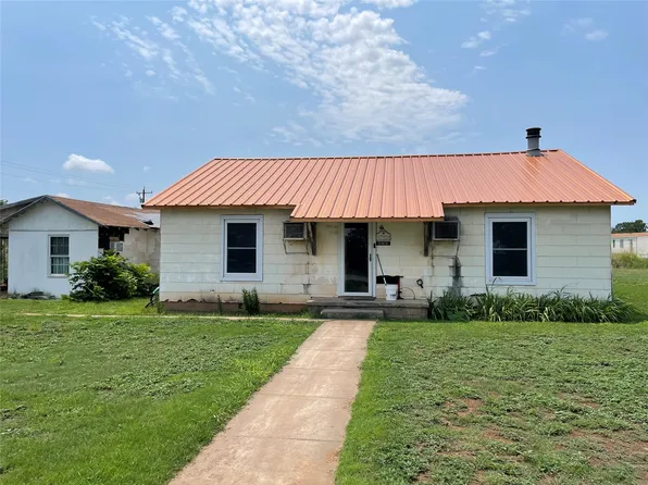 521 N 5th St, Crowell, TX 79227